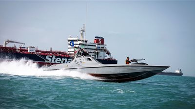 عاجل.. إيران تحتجز سفينة جديدة في مياه الخليج  