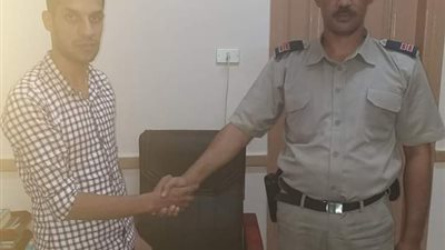 أمين شرطة يعثر على 47 ألف جنيه ويعيدها إلى صاحبها في قنا