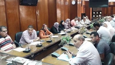 سكرتير السويس يوجه بتكثيف تحصيل المتأخرات المالية على الوحدات السكنية والمحلات (صور)