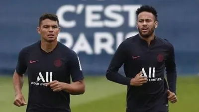 قائد باريس سان جيرمان يتغزل في بقاء نيمار