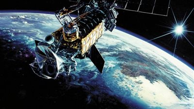 43 خبير شاركوا في المشروع.. إطلاق القمر الصناعي 