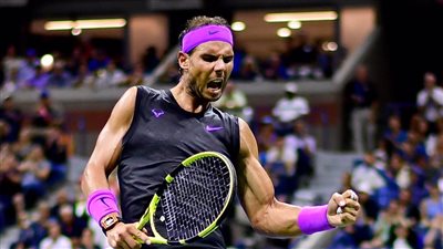 ليس ملك الأراضي الترابية فقط.. نادال يُهدد أسطورة فيدرر ويقترب من انجاز تاريخي