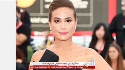 بفستان مكشوف الصدر.. هند صبري تتألق على ريد كاربت حفل ختام مهرجان 