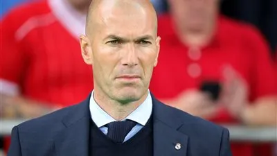 نجم ريال مدريد يُحرج زيدان ويوجه له رسالة نارية