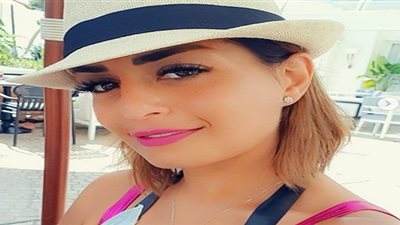 ببلوزة كات.. منة فضالي تخطف الأنظار بأحدث ظهور لها