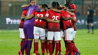 إصابة لاعب الأهلي السابق بقطع في الرباط الصليبي