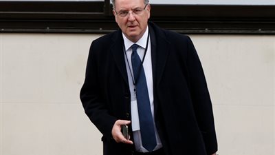 اتهام حليف الرئيس الفرنسي في قضية كسب غير مشروع