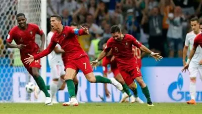 صفقة نارية.. برشلونة ينافس ريال مدريد على ضم زميل رونالدو