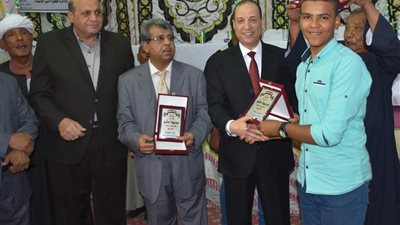 نائب محافظ أسوان يكرم الطلاب المتفوقين بمختلف المراحل التعليمية بمركز كوم أمبو