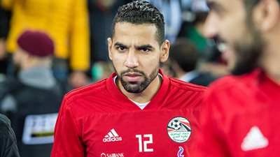 بالتواريخ والتفاصيل.. حكاية الإصابة الغامضة لمؤمن زكريا في الأهلي من (الألف إلى الياء)