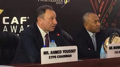 الخطيب يلبي دعوة الكاف ويشارك في توقيع عقود اختيار أفضل لاعب