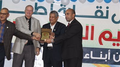 نقابة أطباء قنا تكرّم الرواد والمتفوقين من أبناء الأطباء وكلية الطب