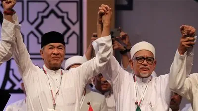 أقدم حزبين سياسيين في ماليزيا يوقعان ميثاق تعاون رسمي