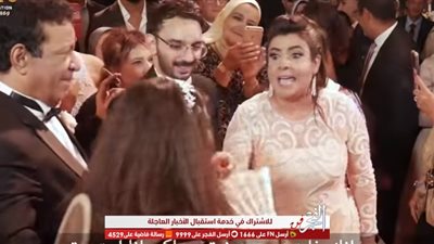 بعد نجاح أغنيتها الأولى.. نشوى مصطفى تغني لابنتها في حفل زفافها (فيديو)