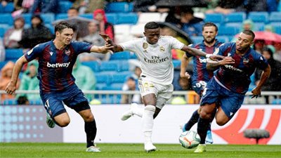 زيدان يكشف عن أزمة ريال مدريد القاتلة أمام ليفانتي