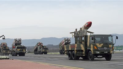 عمران خان لا يستبعد حرب محتملة لباكستان مع امتلاك الهند أسلحة نووية