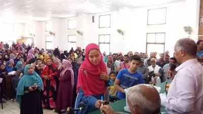 وسط دموع الفرحة.. إجراء قرعة علنية للحصول على شقق أوقاف الداخلة (فيديو)
