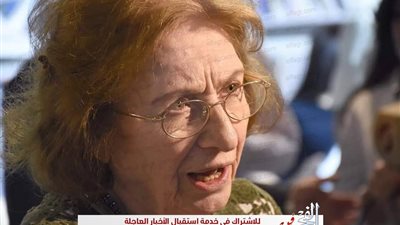 الدكتورة ناديا خوست توقع كتابها الجديد (الحرب المفتوحة) بمعرض الكتاب