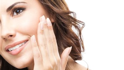 خببيرة تجميل تحذر من عادة تفعلها النساء تضر البشرة