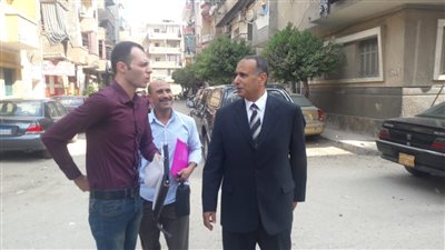 سكرتير عام مساعد القليوبية يقود حملة لإزالة الأدوار المخالفة ببرج سكني ببنها (صور)