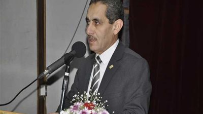 رئيس جامعة قناة السويس يحذر من الشائعات وإرهاب الأفكار والعقول