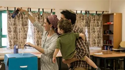 منافس نتنياهو يعد بالأمل والتغيير