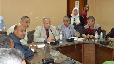 العاملون بـ