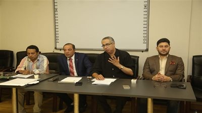 إسماعيل مختار ينفي شائعة الغاء الجهاز المركزي كادر الفنان بالبيت الفني للمسرح خلال أجتماعه