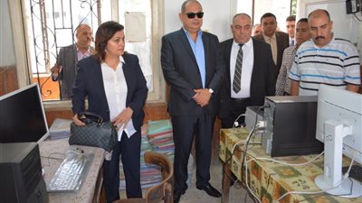 محافظ الغربية ونائب وزير الزراعة يتفقدان تطبيق منظومة كارت الفلاح الذكي (صور)