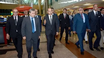 وزير الطيران يفتتح غرفة الكاميرات المركزية بمطار القاهرة الدولى (صور)