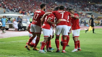 الأهلي يحبط ريمونتادا الزمالك ويتوج بطلا لكأس السوبر