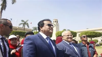 وزير التعليم العالي ورئيس جامعة القاهرة يشهدان تحية العلم