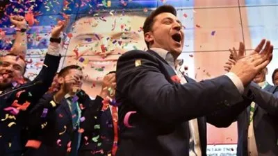 رئيس أوكرانيا يعد بالتحقيق في الانتهاكات المصرفية في محادثات صندوق النقد الدولي