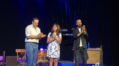 افتتاح مسرحية 