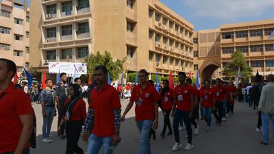 في أول أيام العام الدراسي.. احتفالية كبري بجامعة الزقازيق لاستقبال الطلاب
