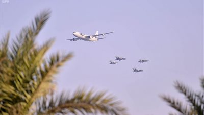 استعراضات جوية احتفاءً باليوم الوطني على كورنيش الخُبر (صور)