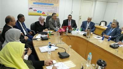 في ثاني أيام الدراسة.. رئيس جامعة بنها يتفقد كليات الجامعة ويلتقى بالطلاب داخل المدرجات(صور)