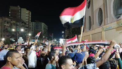 أهالي السويس ينظمون وقفة لتأييد الرئيس السيسي بميدان الأربعين (صور)