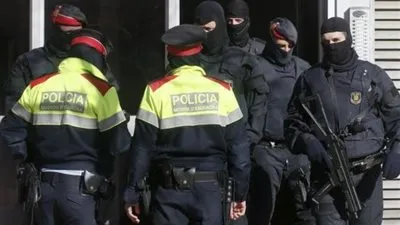 الشرطة الإسبانية تعتقل تسعة انفصاليين من كتالونيا بزعم التخطيط للعنف