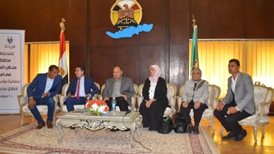 محافظ الفيوم يشهد احتفال مؤسسة صناع الخير بإطلاق مبادرة 