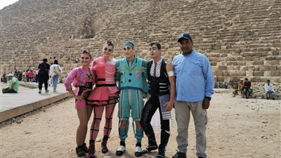 شاهد سيرك دو سولاي العالمي في منطقة أهرامات الجيزة