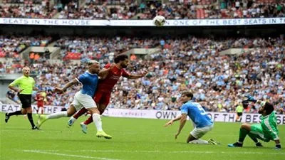 مدرب الجزائر يصوت لمحمد صلاح على حساب محرز