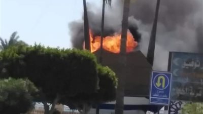 عاجل.. حريق مجسم مركب السمسمية بكورنيش السويس (صور)