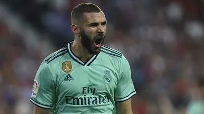 بنزيما يطعن كريستيانو رونالدو