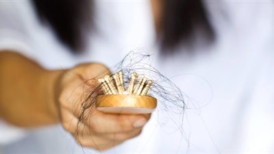 ما الذي يجب أن تأكله لتجنب تساقط الشعر؟ 