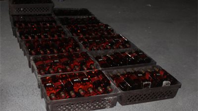 الجمارك تحبط تهريب أكثر من 26 ألف زجاجة خمر بمنفذ البطحاء