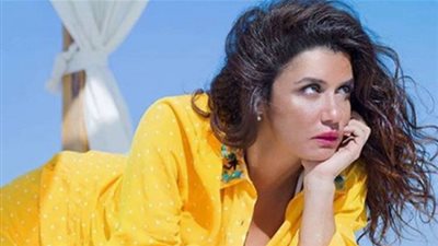 شاهد.. غادة عادل تظهر بإطلالة مثيرة في مهرجان الجونة