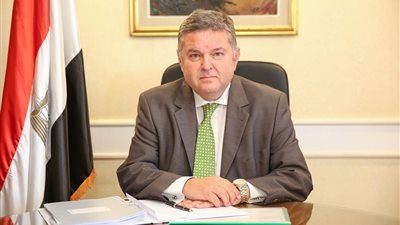 وزير قطاع الأعمال: انتهاء الترويج لطرح الاسكندرية لتداول الحاويات وأبوقير للأسمدة بالخارج