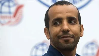من طيار مقاتل لأول رائد فضاء إماراتي.. ماذا تعرف عن هزاع المنصوري؟ (فيديو)