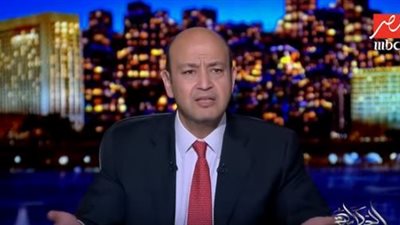 تعليق عمرو أديب على المصافحة المهينة من الرئيس الفرنسي لأمير قطر (فيديو)